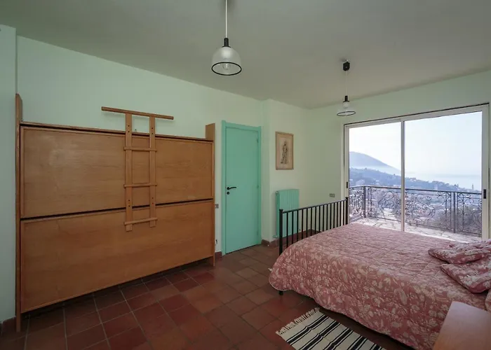 With Pool In Cinque Terr Willa Recco