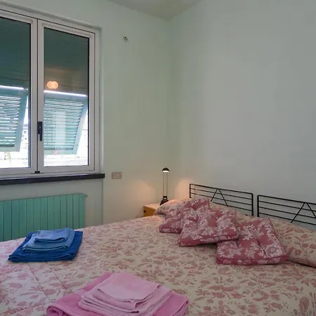 With Pool In Cinque Terr Willa Recco